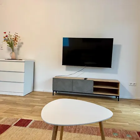 Erholung An Den Wasserfaellen - In - Stilvolles Mit Terrasse, Parkplatz & Ruhiger Lage Apartment